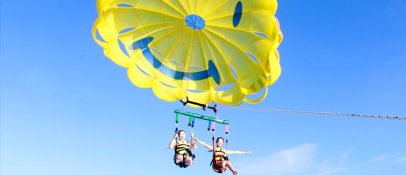 Parasail in CancÃºn